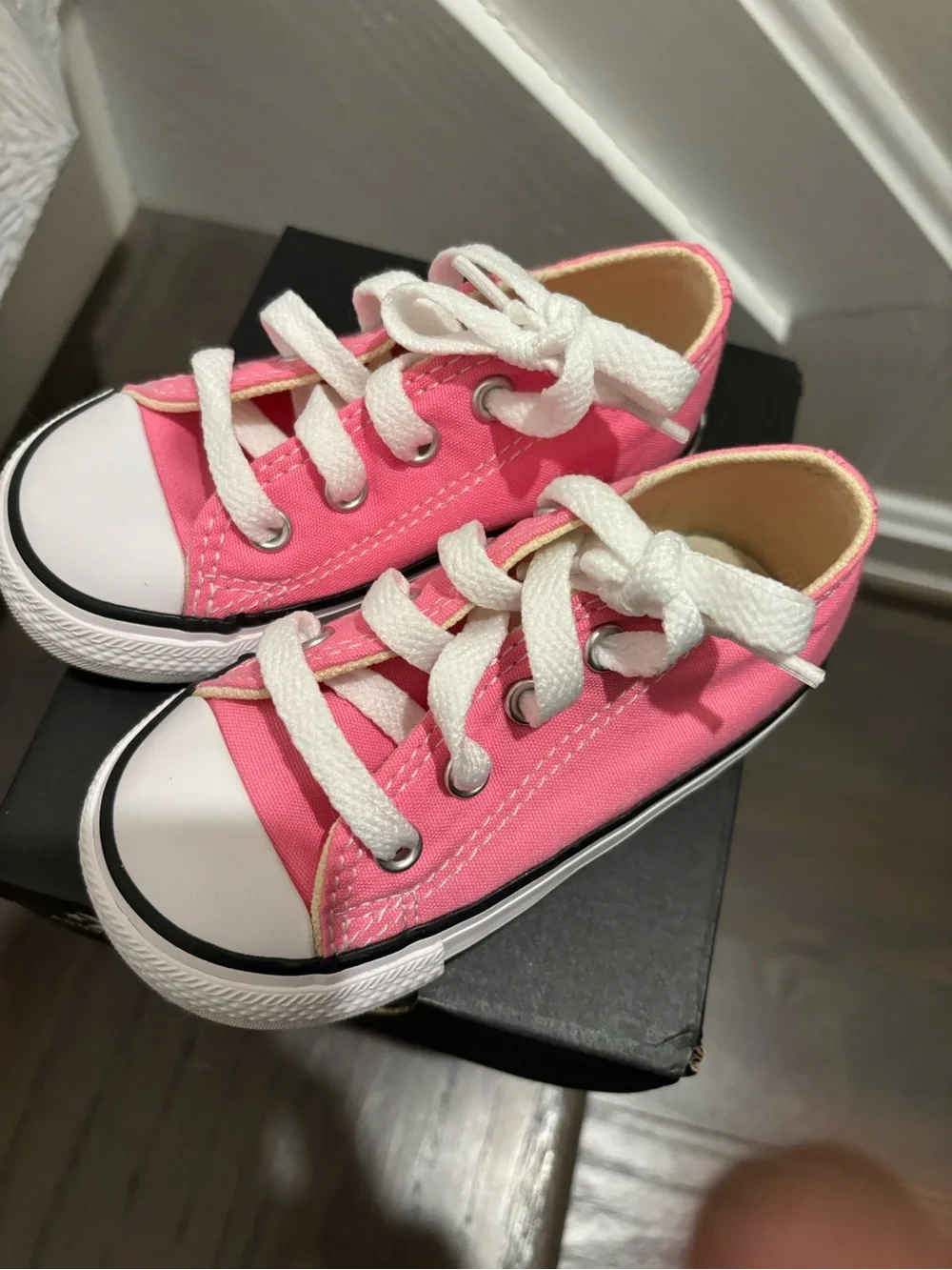 Converse Infant Pink Low-Top Chuck Taylor Ox Sneakers